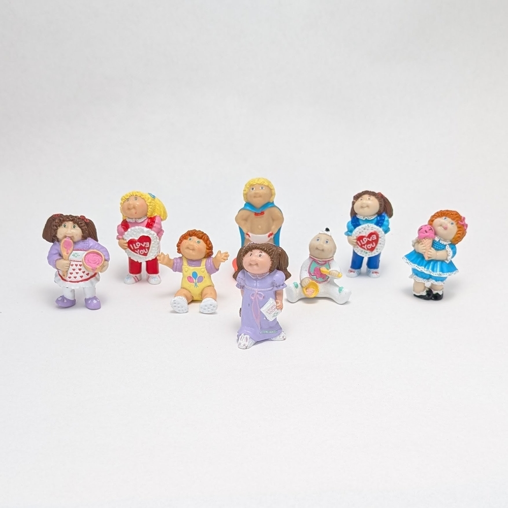 Vintage Set of 8 Cabbage Patch Kids figures, relive the nostalgia🥬